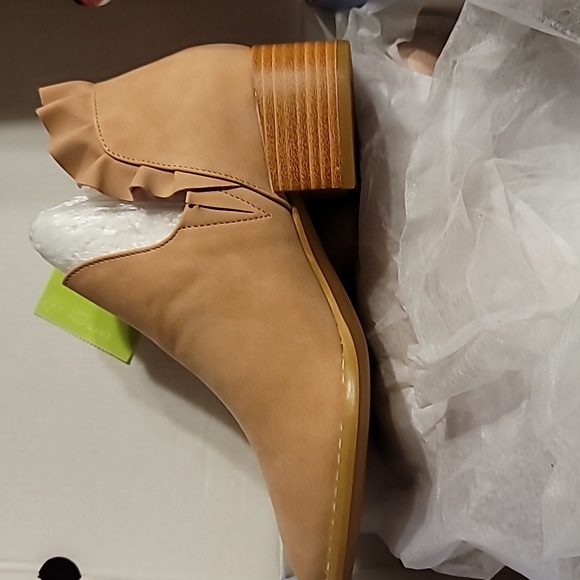 NIB  Ruffle ankle v cut out pointed toe chunky heel dressy western… - Picture 8 of 15